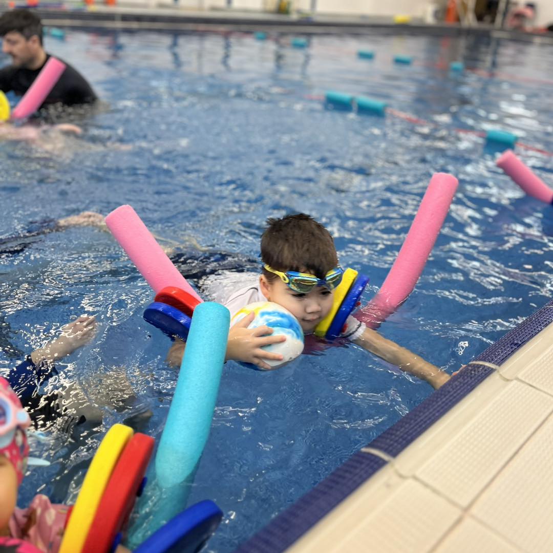 Confident as Ian 😊🏊#swimmingtime #swimming #easyandfun #childrenswimminglessons